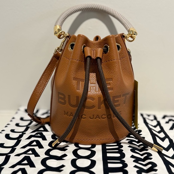 NWT Marc Jacobs medium leather bucket bag - Picture 1 of 10
